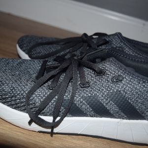 Size 8 Black Adidas athletic shoes